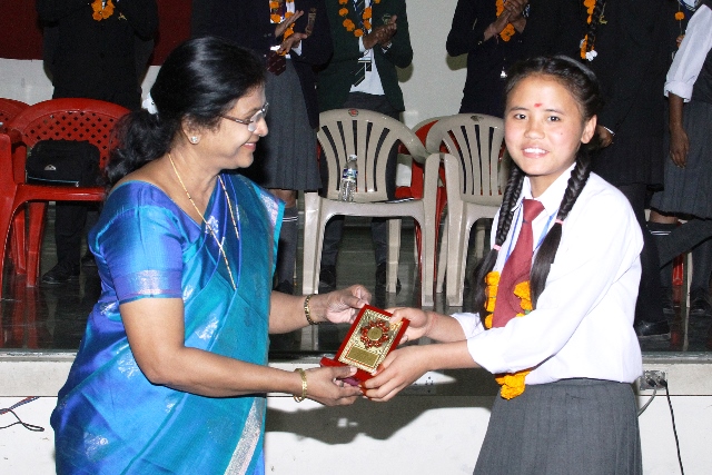 Mrs. Barawkar presenting a Memento to the students from Sikkim.  